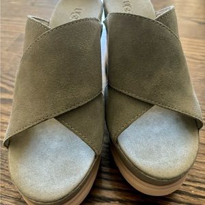 UGG Abott slides in moss green. Brand new!!!
